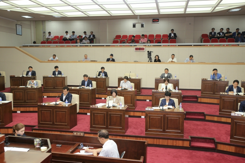 20180712-043[AP7U7678-제224회 임시회 제1차 본회의시 시정업무보고 청취.JPG