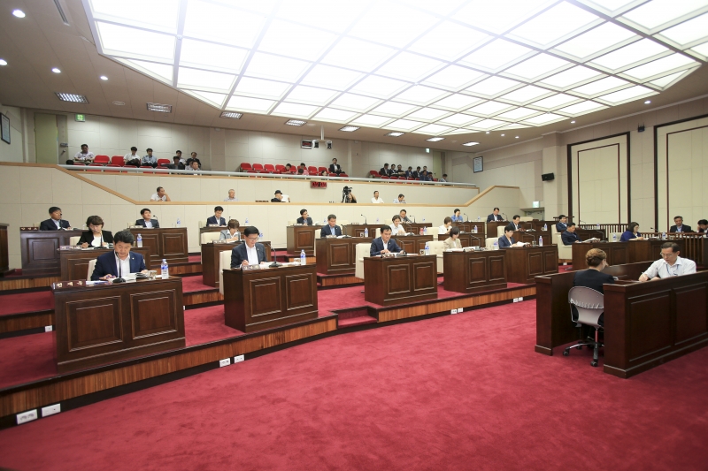 20180712-044[AP7U7681-제224회 임시회 제1차 본회의시 시정업무보고 청취.JPG