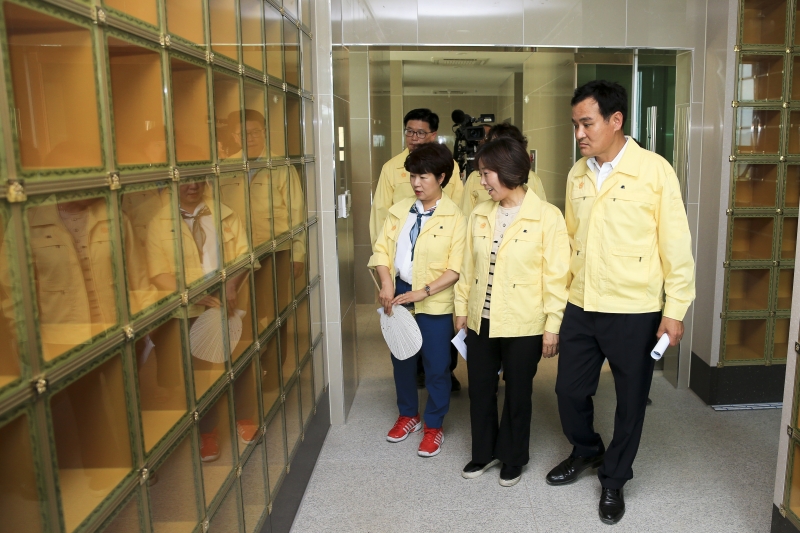 20180723-064[AP7U7718-구미시의회 전체의원 공설숭조당 2관 공사현장 방문.JPG