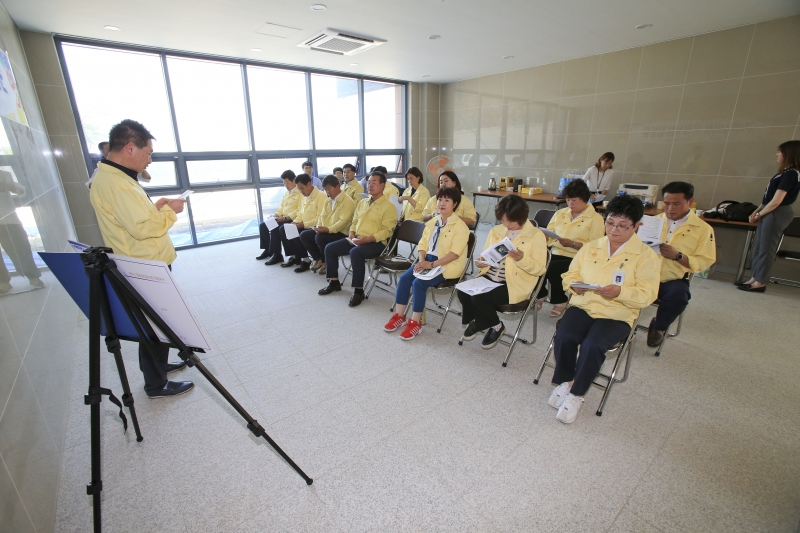 20180723-039[AP7U7718-구미시의회 전체의원 공설숭조당 2관 공사현장 방문.JPG