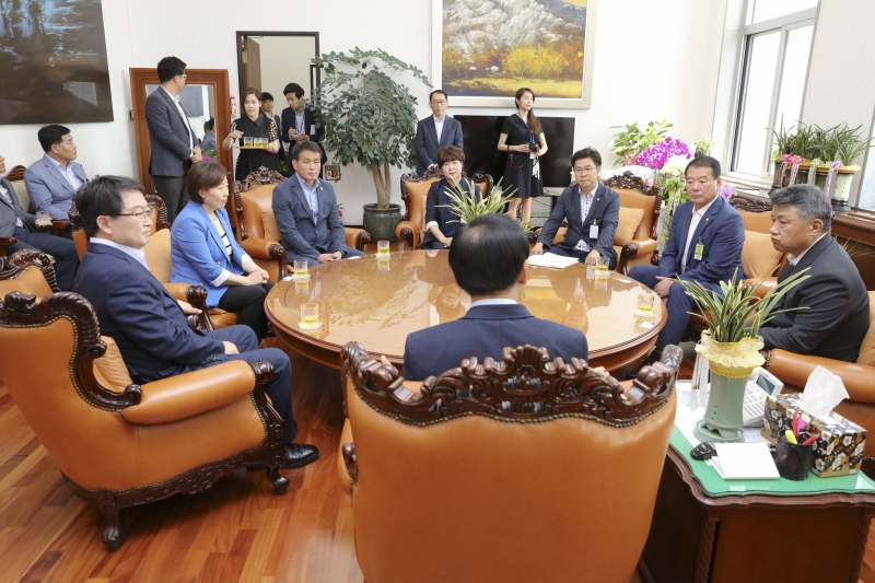 20180731-102[IMG_0948-구미시의회 의원 삼성전자 네트워크 사업부 이전 관련 국회 방문.JPG