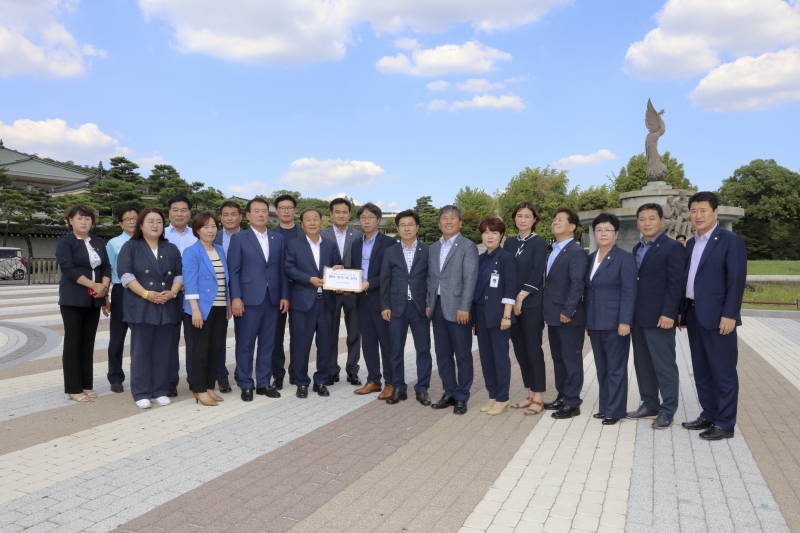20180731-148[IMG_1021-구미시의회 의원 삼성전자 네트워크 사업부 이전 관련 청와대 방문.JPG