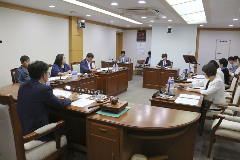 20180823-008[IMG_1157-폐회중 의회운영위원회 활동.JPG