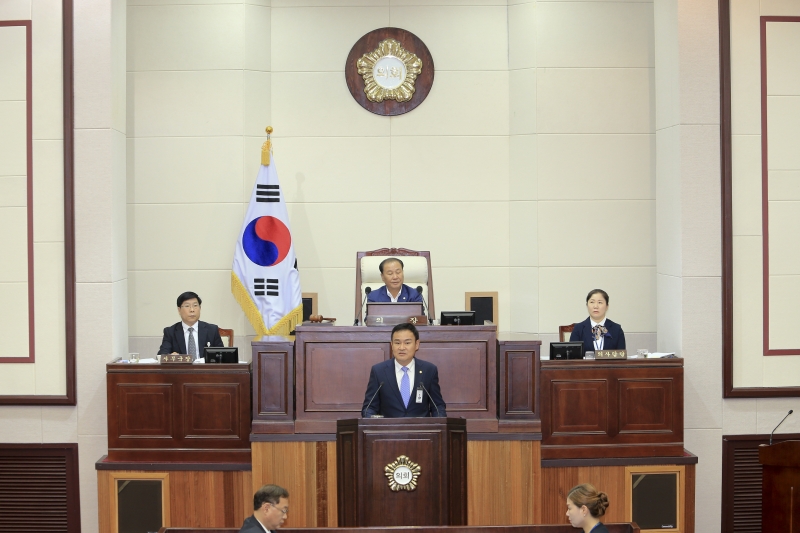 20180903-064[AP7U9865-제225회 정례회 제1차 본회의시 김재우 의원 구미시장 및 관계공무원 출석 요구의 건 제안설명.JPG