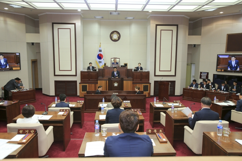 20180903-065[AP7U9866-제225회 정례회 제1차 본회의시 김재우 의원 구미시장 및 관계공무원 출석 요구의 건 제안설명.JPG