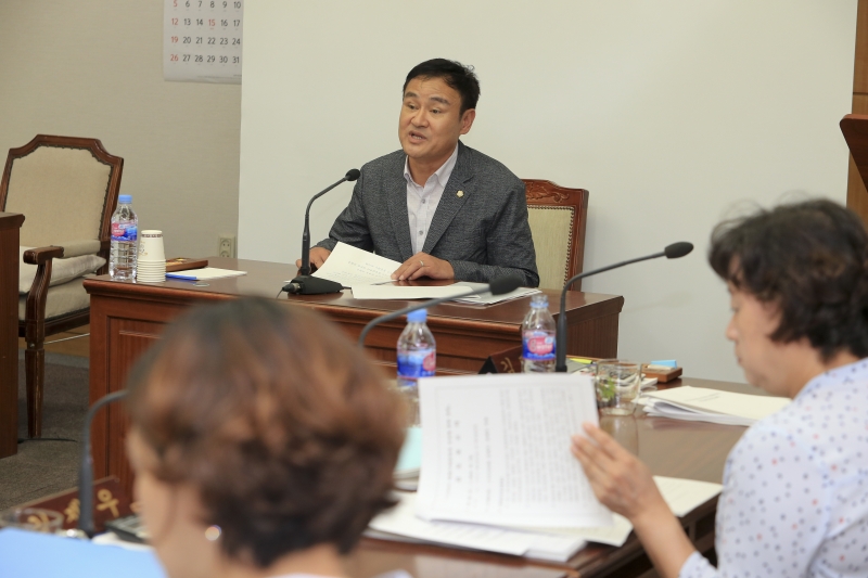 20180904-028[AP7U0059-제225회 정례회 기획행정위원회 조례안 심사활동.JPG