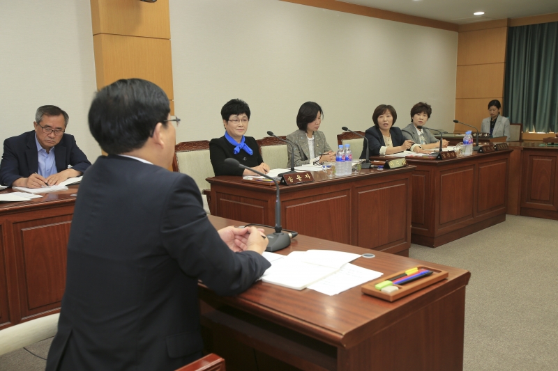 20180905-020[AP7U0171-제225회 정례회 의회운영위원회 소관 행정사무감사 활동.JPG