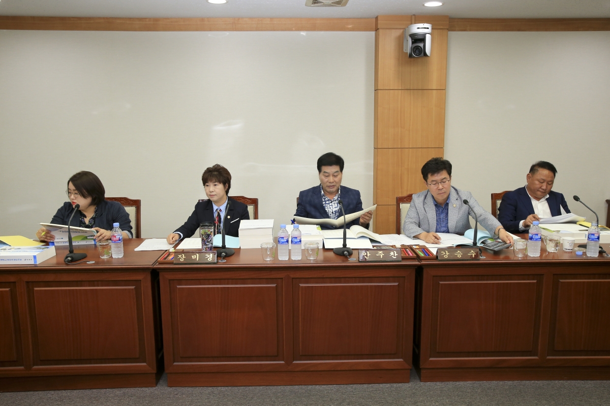 20180913-016[AP7U0692-제225회 정례회 기획행정위원회 소관 2017 회계연도 세입세출결산승인안 예비심사 활동.JPG