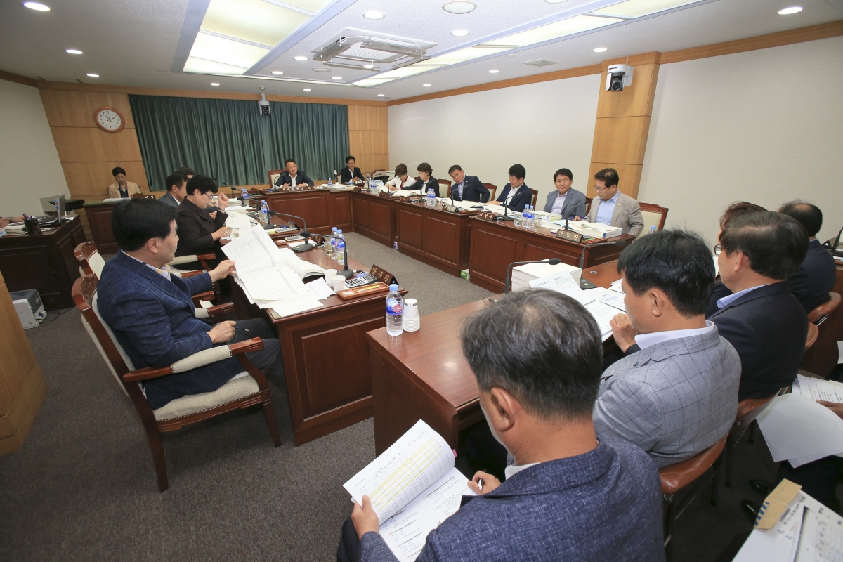 20180919-012[AP7U1537-제225회 정례회 예산결산특별위원회 2017 회계연도 세입세출결산승인안 심사 활동 .JPG