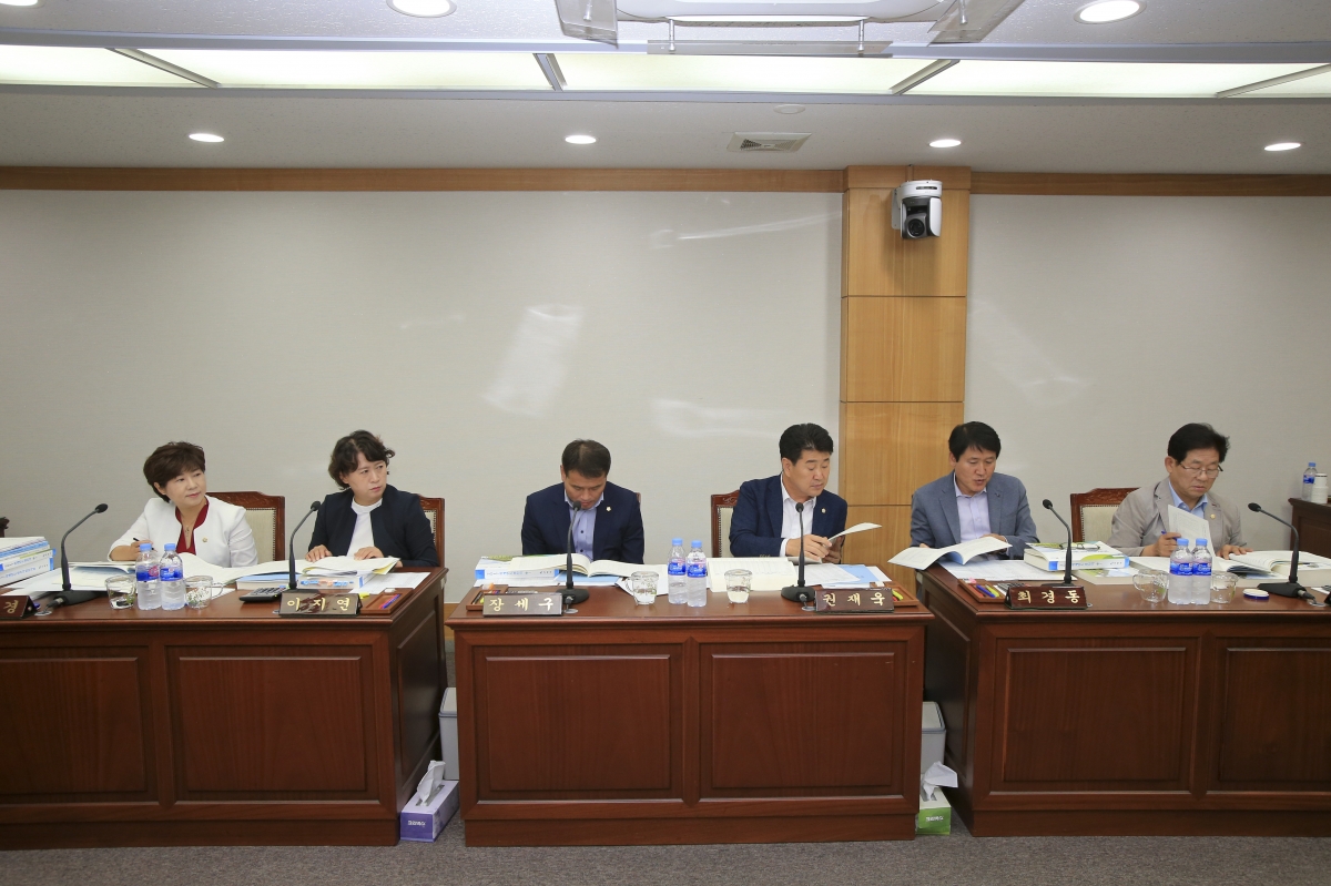 20180919-029[AP7U1494-제225회 정례회 예산결산특별위원회 2017 회계연도 세입세출결산승인안 심사 활동.JPG