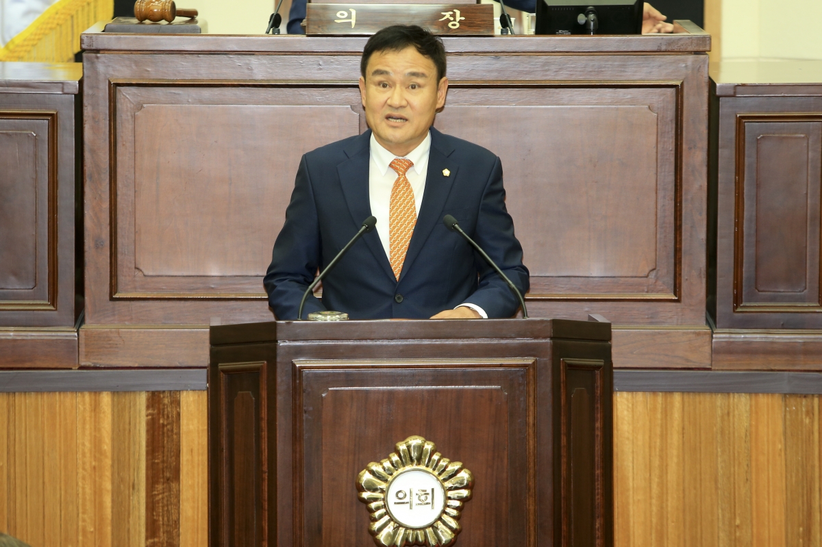 20180928-014[AP7U1946-제225회 정례회 제2차 본회의시 김재우 의원 시정질문.JPG