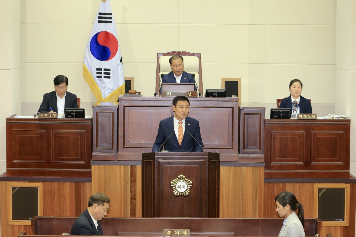 20180928-015[AP7U1949-제225회 정례회 제2차 본회의시 김재우 의원 시정질문.JPG