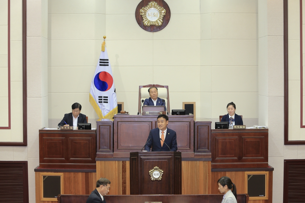 20180928-016[AP7U1953-제225회 정례회 제2차 본회의시 김재우 의원 시정질문.JPG