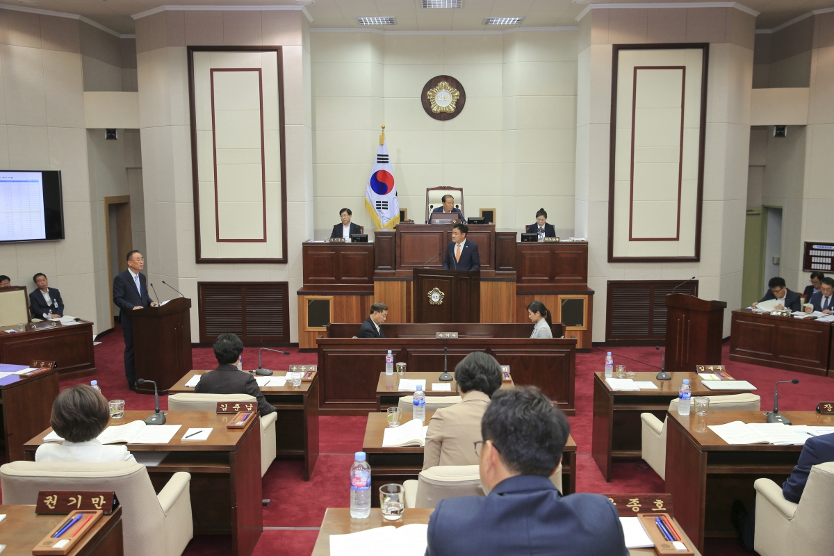 20180928-027[AP7U1979-제225회 정례회 제2차 본회의시 김재우 의원 시정질문.JPG