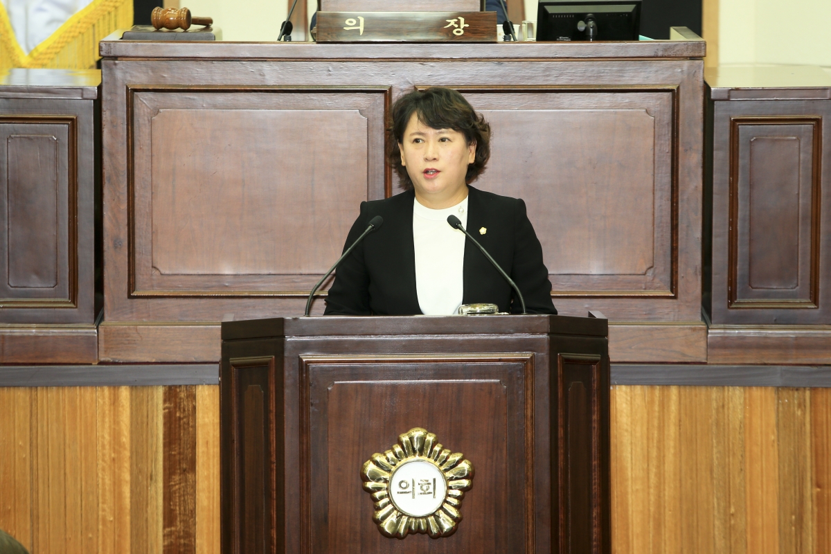 20180928-031[AP7U1984-제225회 정례회 제2차 본회의시 이지연 의원 시정질문.JPG