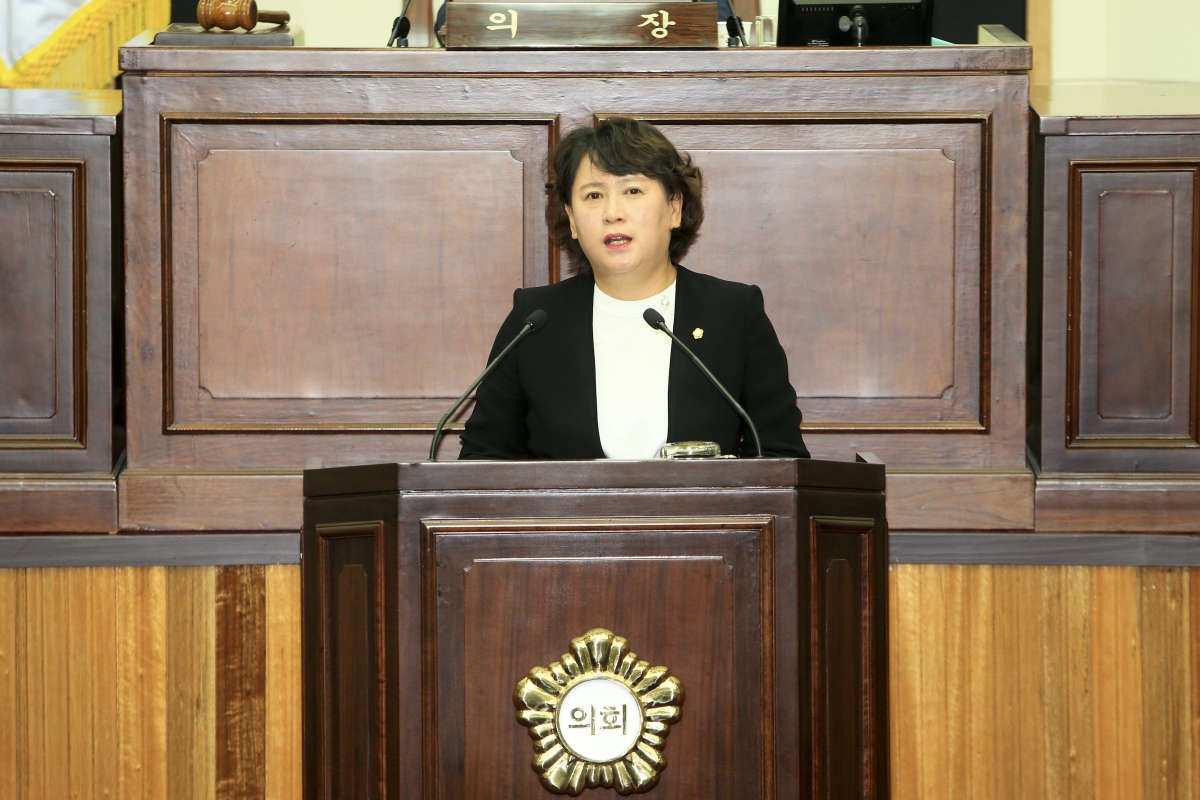 20180928-032[AP7U1985-제225회 정례회 제2차 본회의시 이지연 의원 시정질문.JPG