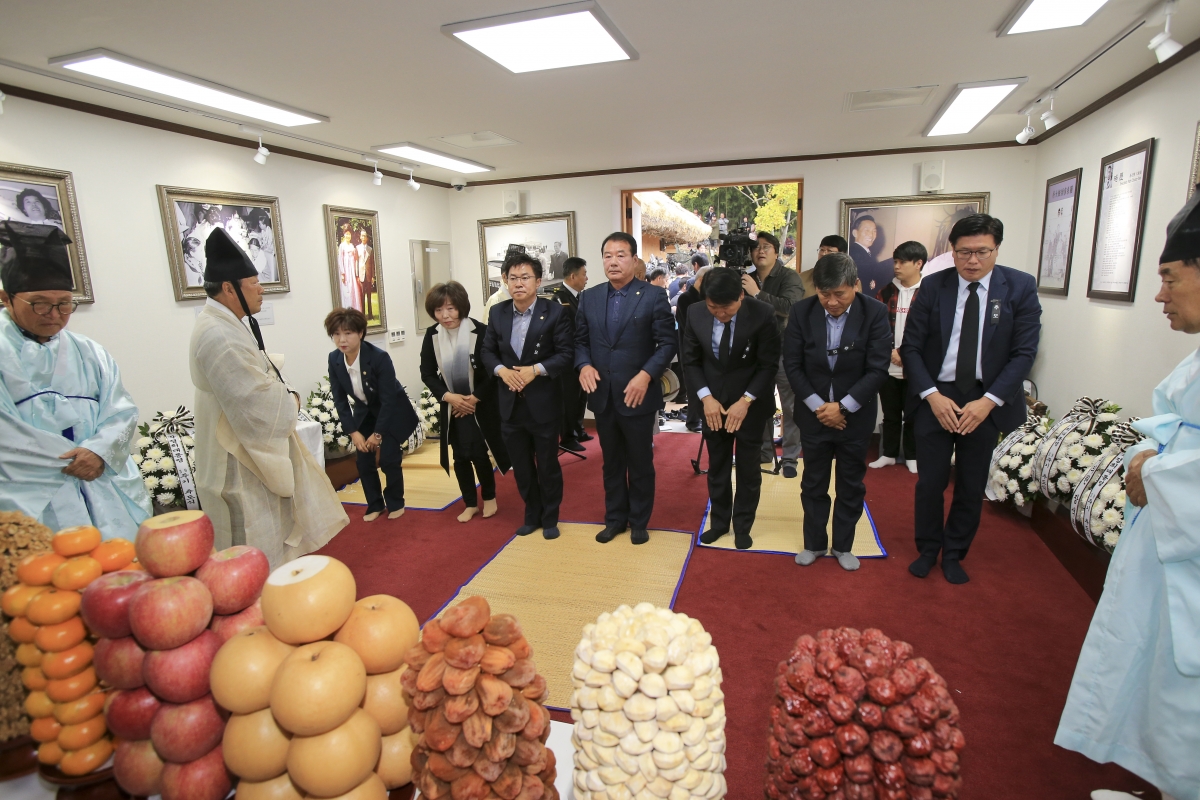 20181026-045[AP7U4484-박정희대통령 제39주기 추도식.JPG