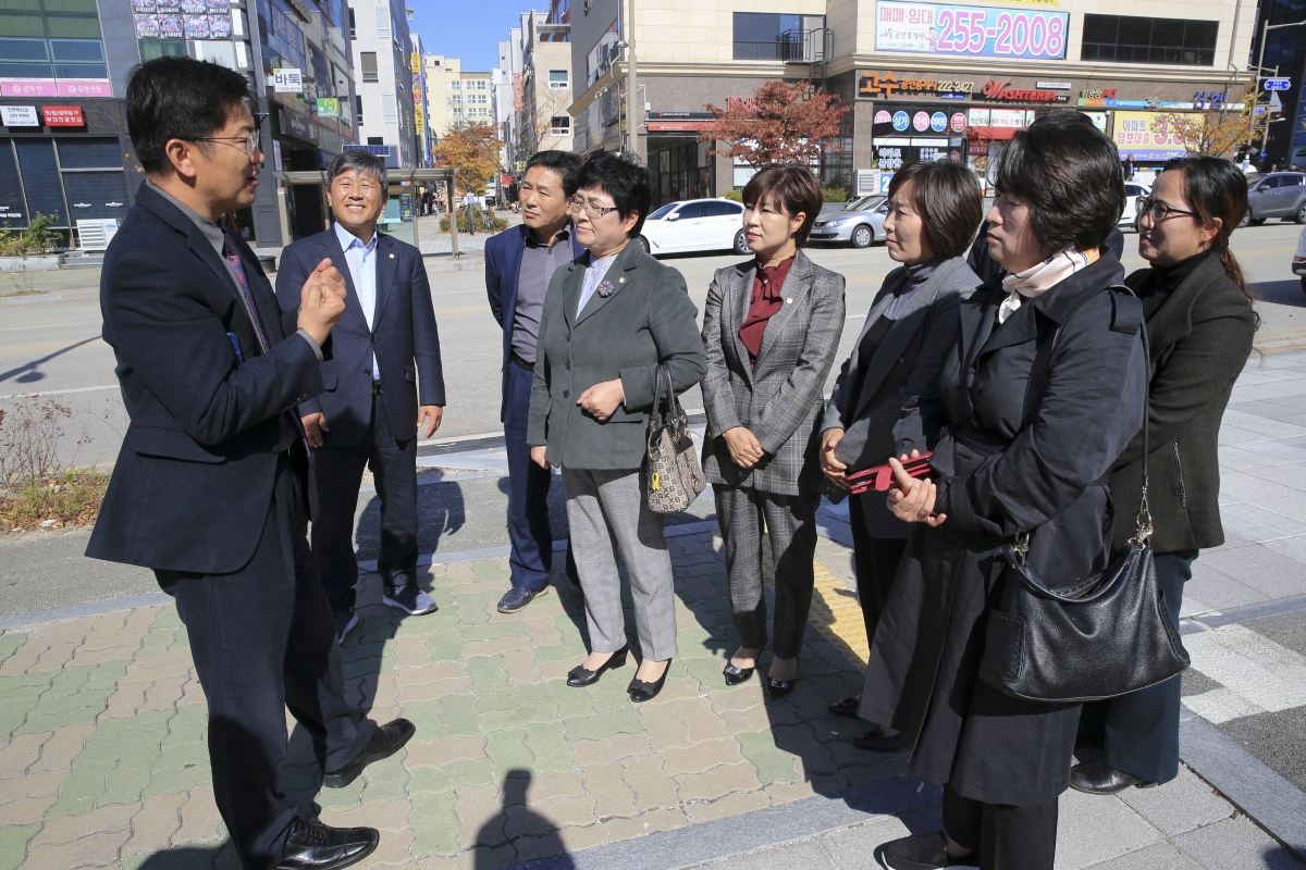20181101-002[AP7U5520-구미시의회 의원 전북 완주군 로컬푸드 직매장 및 식당 시설 비교견학.JPG