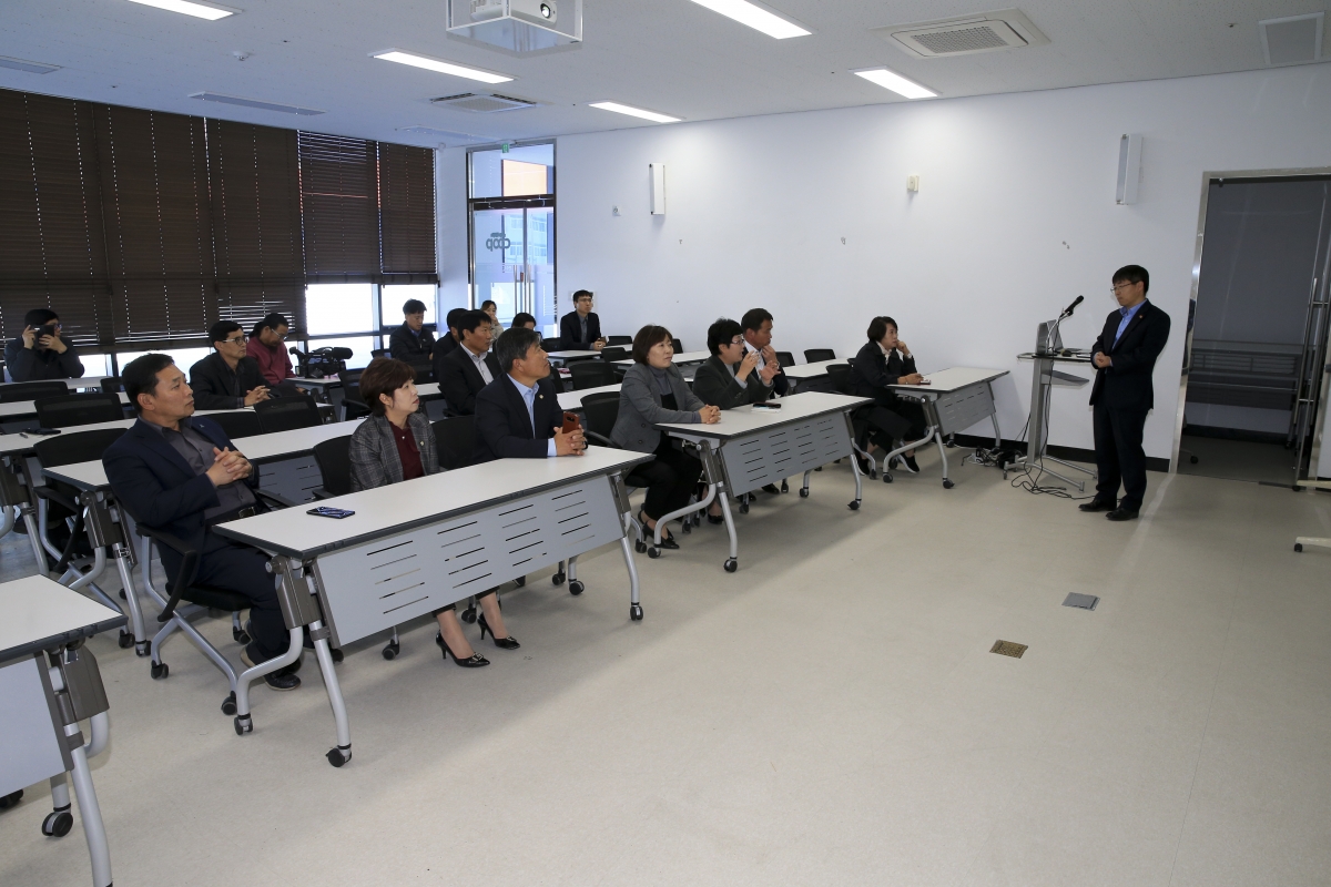 20181101-017[AP7U5576-구미시의회 의원 전북 완주군 로컬푸드 직매장 및 식당 시설 비교견학.JPG