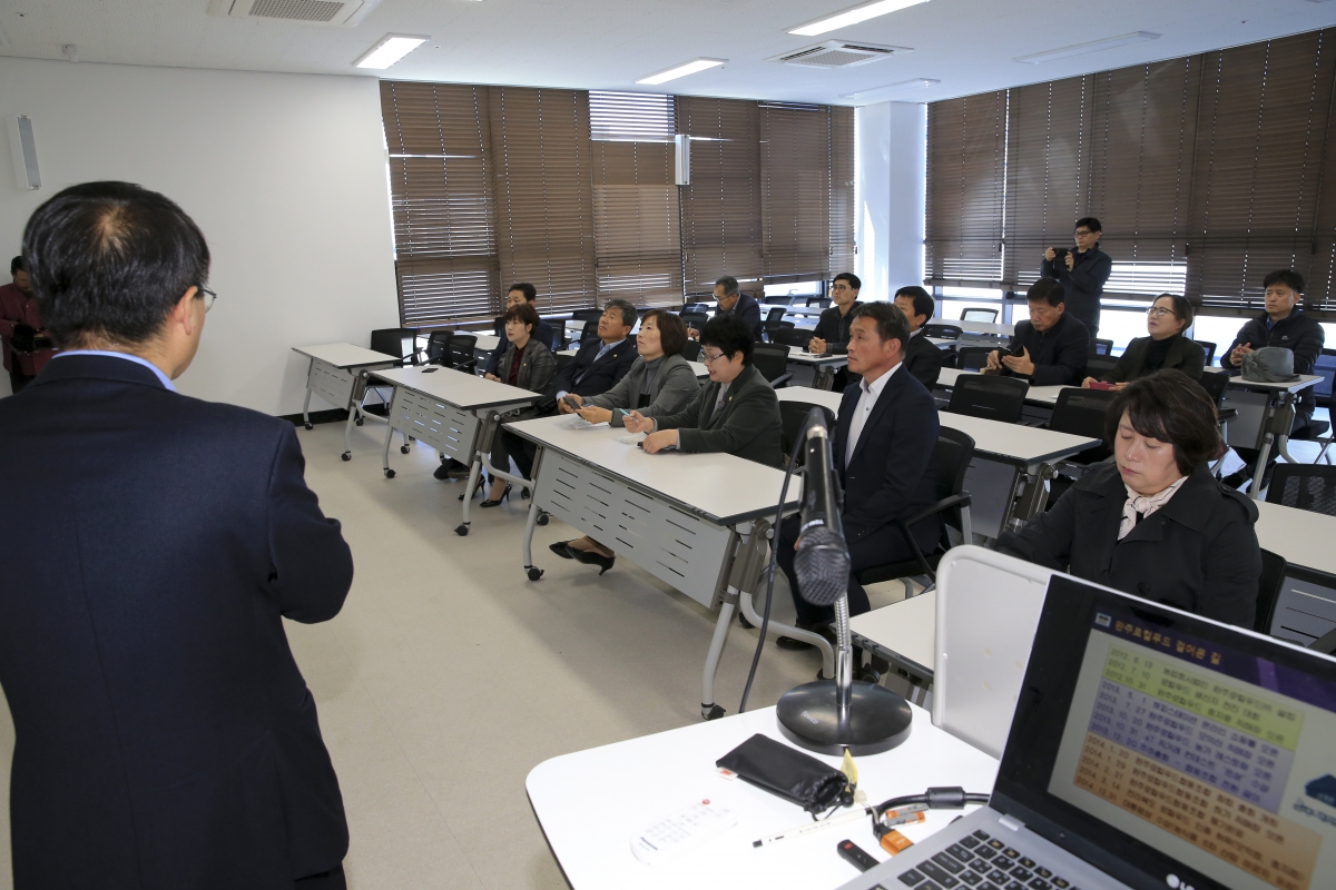20181101-013[AP7U5563-구미시의회 의원 전북 완주군 로컬푸드 직매장 및 식당 시설 비교견학.JPG