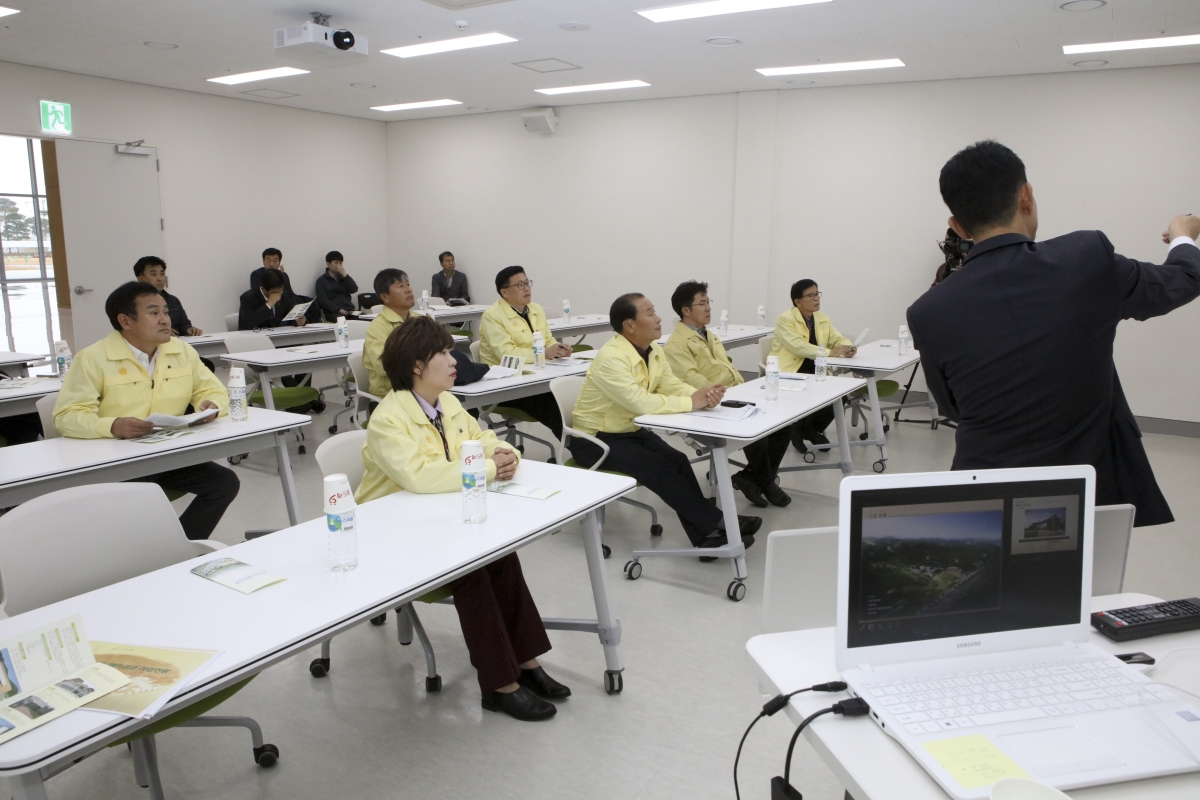 20181107-067[IMG_2172-구미시의회 의원 새마을운동테마공원 현장방문.JPG