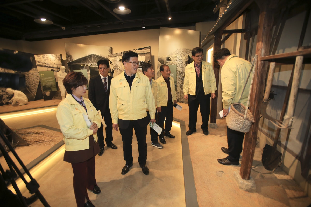 20181107-117[AP7U6202-구미시의회 의원 새마을운동테마공원 현장방문.JPG