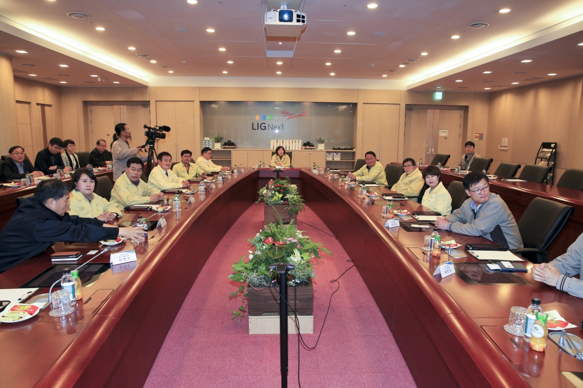 20181126-073[AP7U8215-제227회 제2차 정례회 기간중 기획행정위원회 LIG넥스원 기업체 방문.jpg