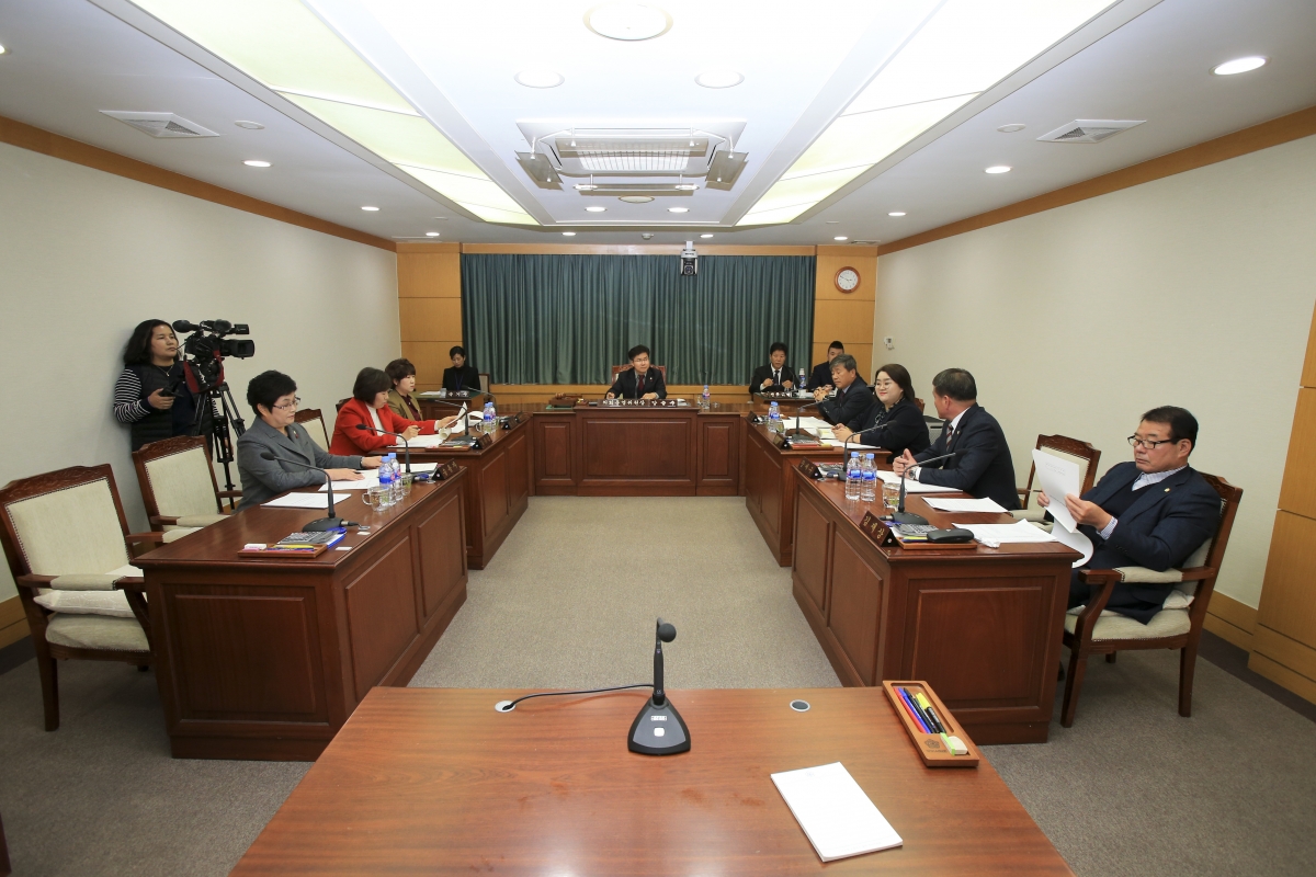 20181127-053[AP7U8391-제227회 제2차 정례회 의회운영위원회 2019년도 예산안 및 기금운용계획안 예비심사.jpg