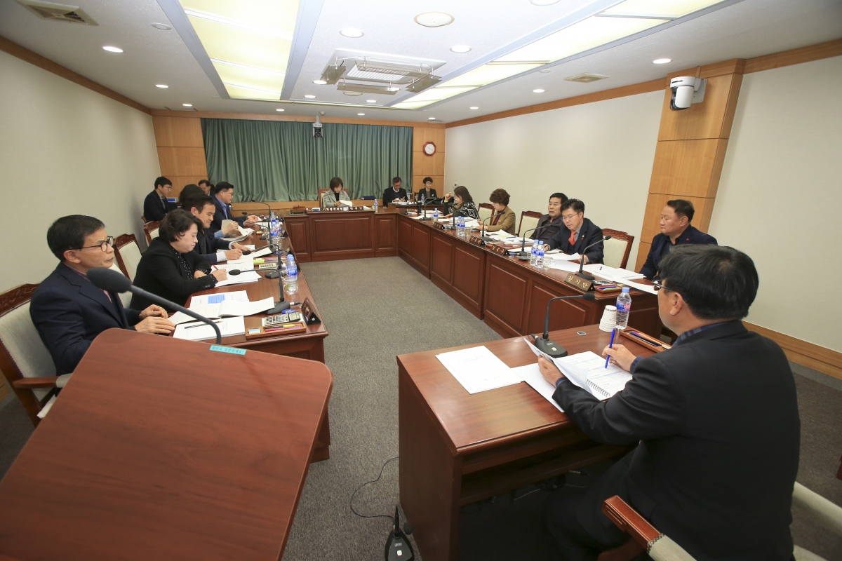 20181128-006[AP7U8457-제227회 제2차 정례회 기획행정위원회 조례안 심사활동.jpg