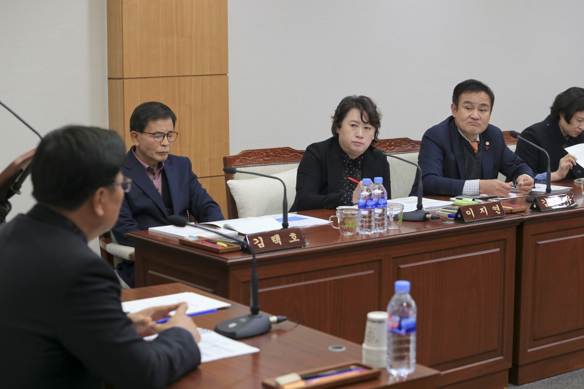 20181128-027[AP7U8475-제227회 제2차 정례회 기획행정위원회 조례안 심사활동.jpg