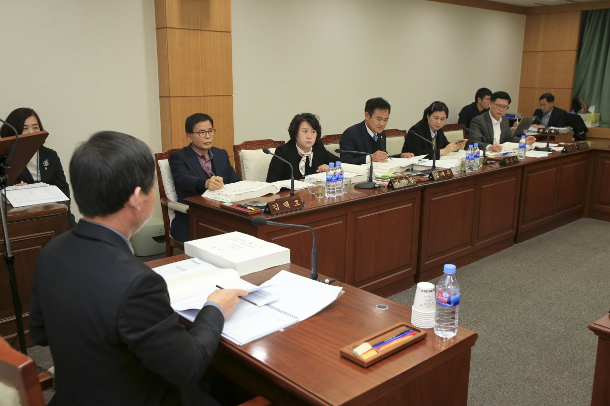 20181129-008[AP7U8679-제227회 제2차 정례회 기획행정위원회 2019년도 예산안 및 기금운용계획안 예비심사.jpg