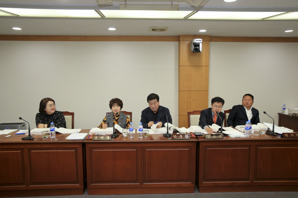 20181129-006[AP7U8674-제227회 제2차 정례회 기획행정위원회 2019년도 예산안 및 기금운용계획안 예비심사.jpg