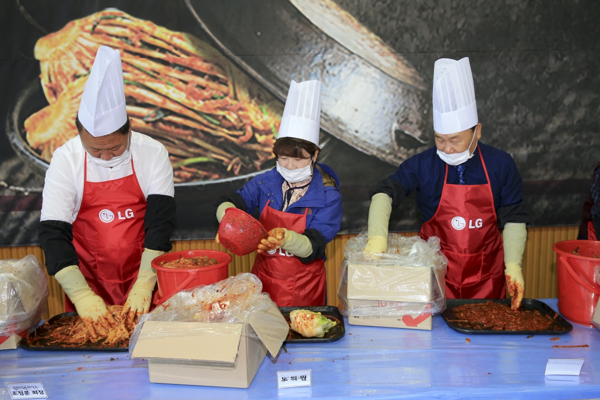 20181130-027[AP7U8753-2018 LG 사랑나눔 김장담그기.jpg