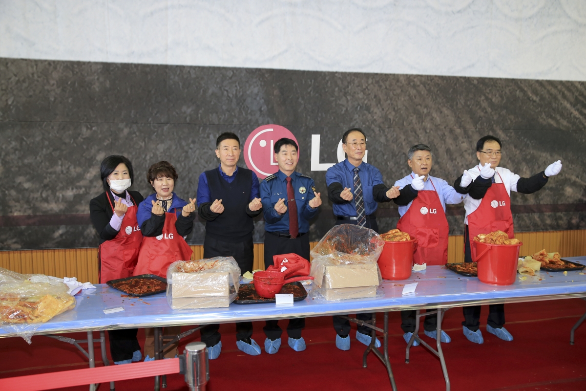 20181130-038[AP7U8776-2018 LG 사랑나눔 김장담그기.jpg