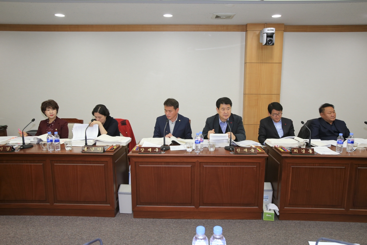 20181205-008[AP7U9139-제227회 제2차 정례회 예산결산특별위원회 2019년도 예산안 및 기금운용계획안 심사활동.jpg