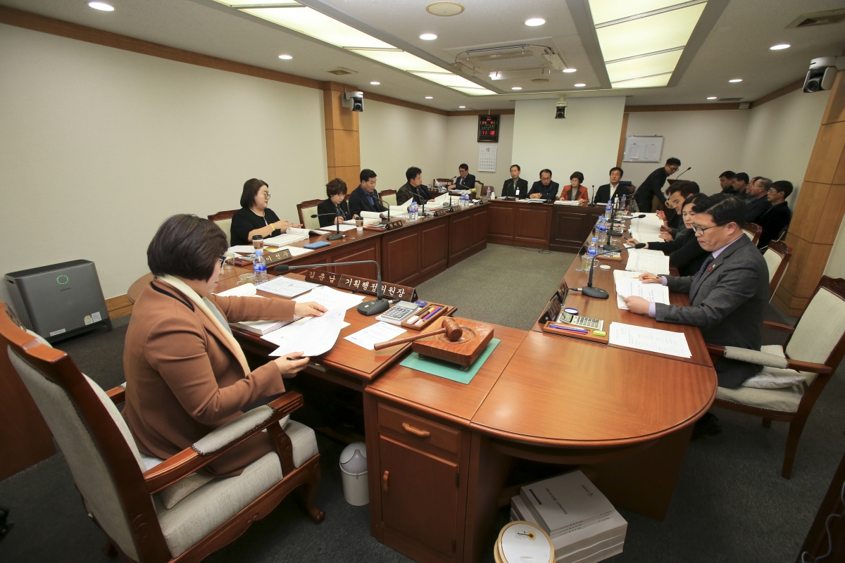 20181212-015[AP7U9544-제227회 제2차 정례회 기획행정위원회 소관 제3회 추가경정예산안 예비심사 활동.jpg
