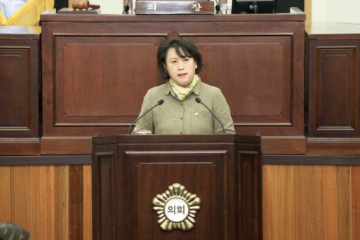 20181214-007[AP7U9621-제227회 제2차 정례회 제4차 본회의시 이지연 예산결산특별위원회 부위원장 예산결산특별위원회 활동결과보고.jpg