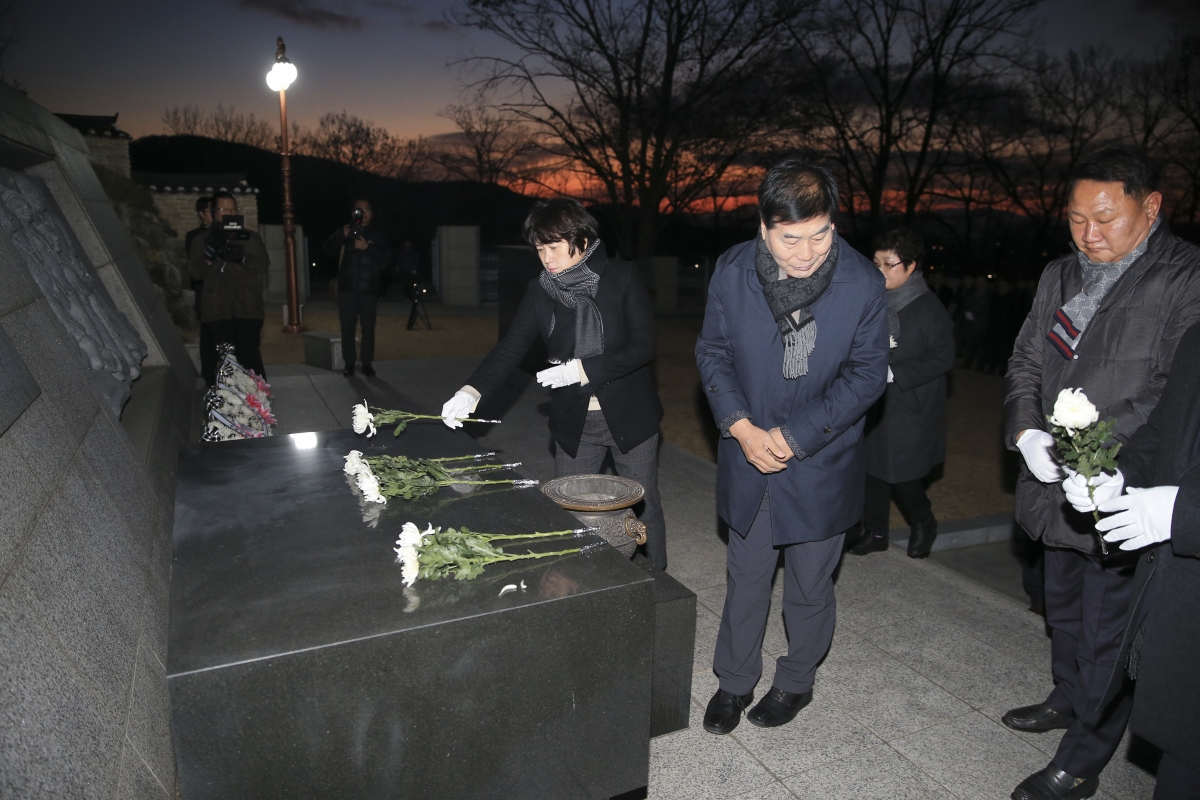 20190102-011[AP7U0430-2019 새해아침 충혼탑 참배.jpg