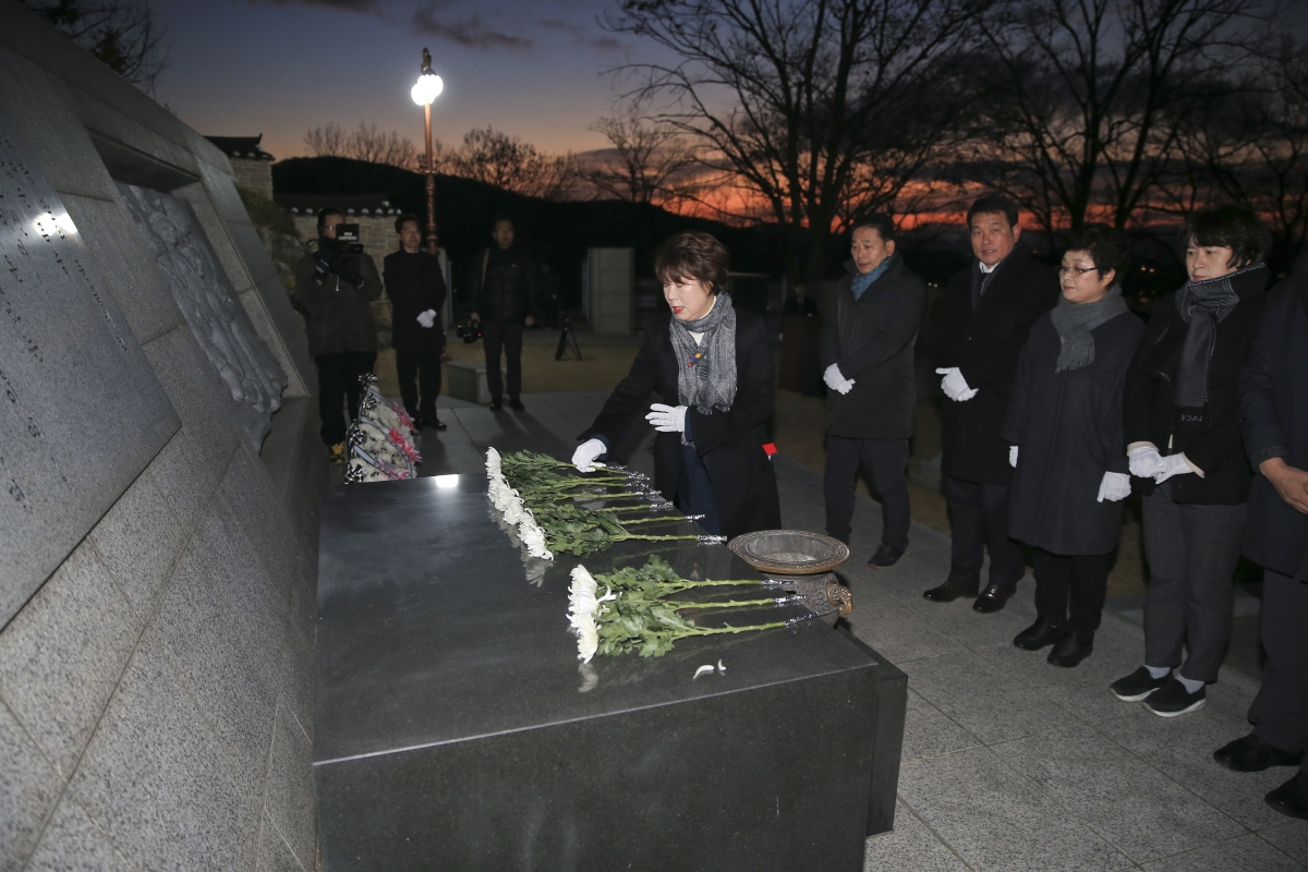 20190102-016[AP7U0439-2019 새해아침 충혼탑 참배.jpg