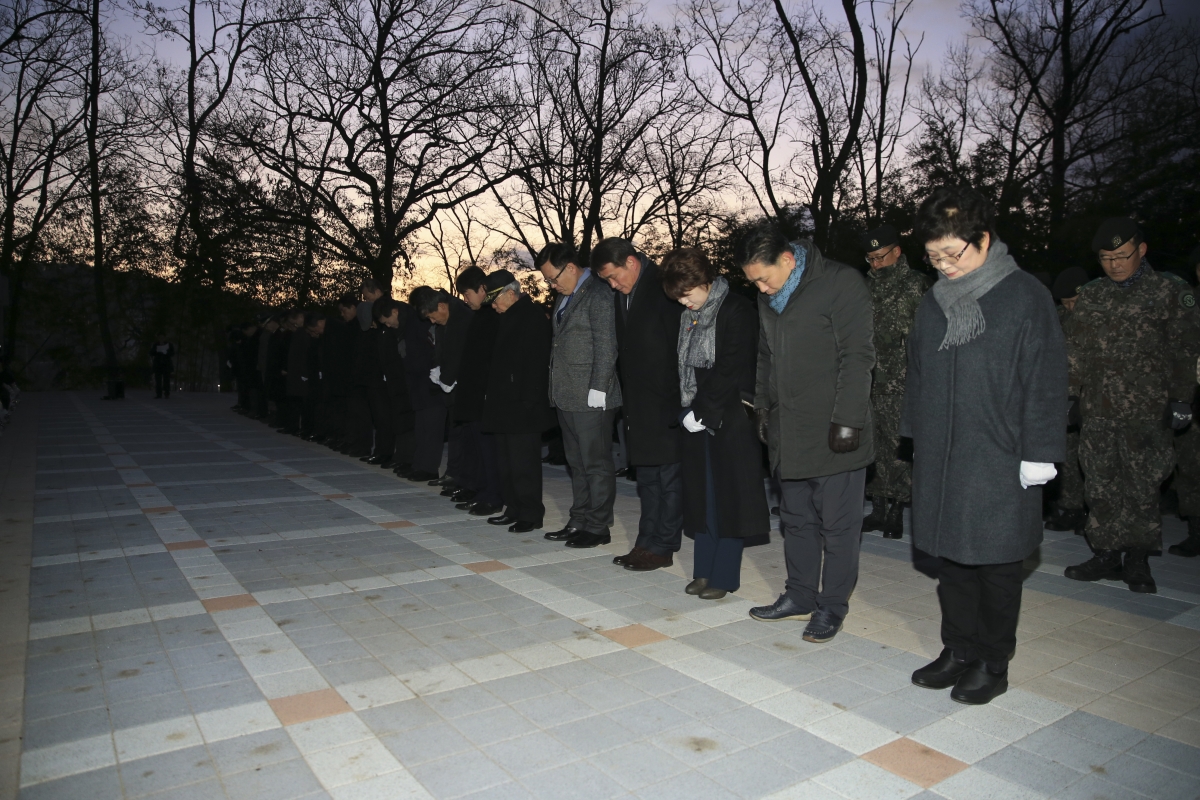 20190102-024[AP7U0452-2019 새해아침 충혼탑 참배.jpg