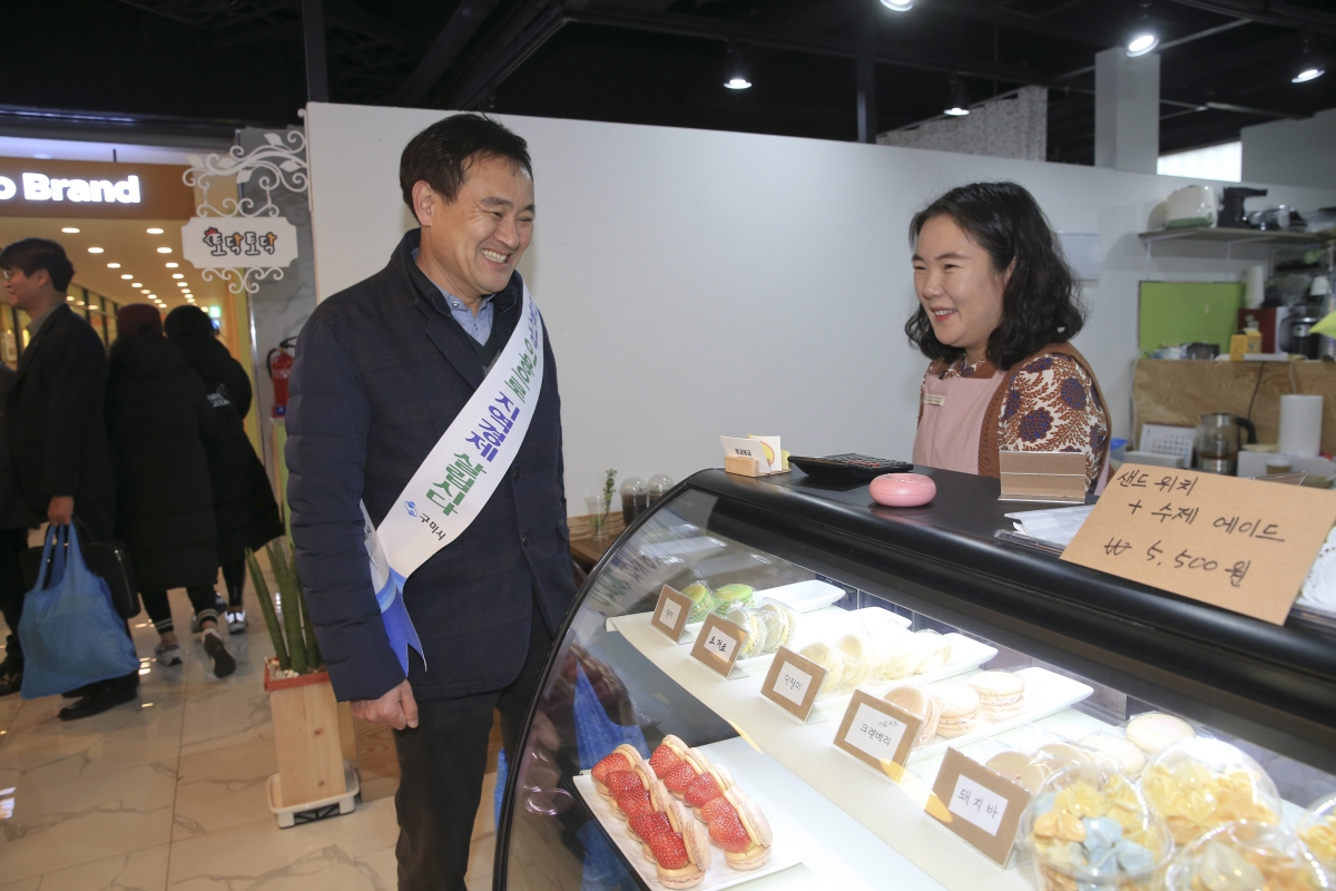 20190122-067[AP7U1311-설 맞이 전통시장 선산봉황시장 장보기 행사.jpg