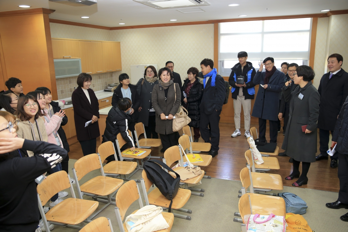 20190129-037[AP7U2062-제228회 임시회 기획행정위원회 대구경북영어마을 현장방문.jpg