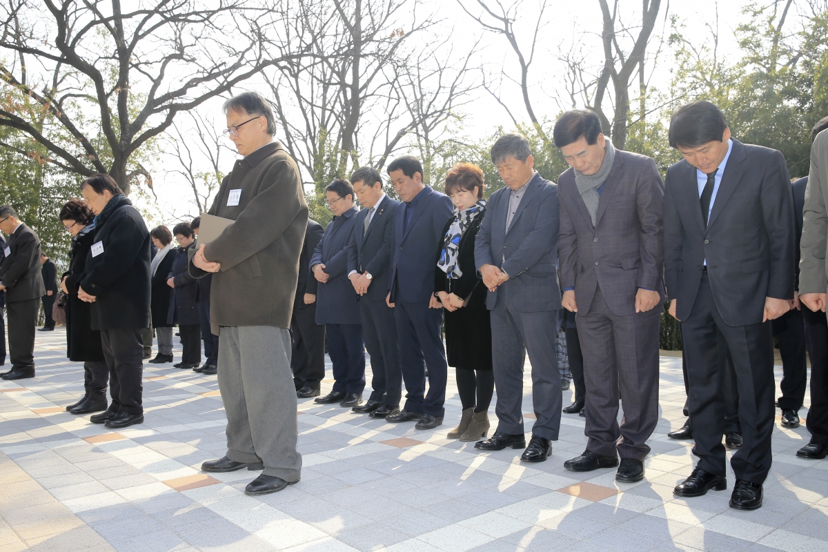 20190301-060[AP7U3140-3.1절 기념 선산 독립유공자비 13위 추념.jpg