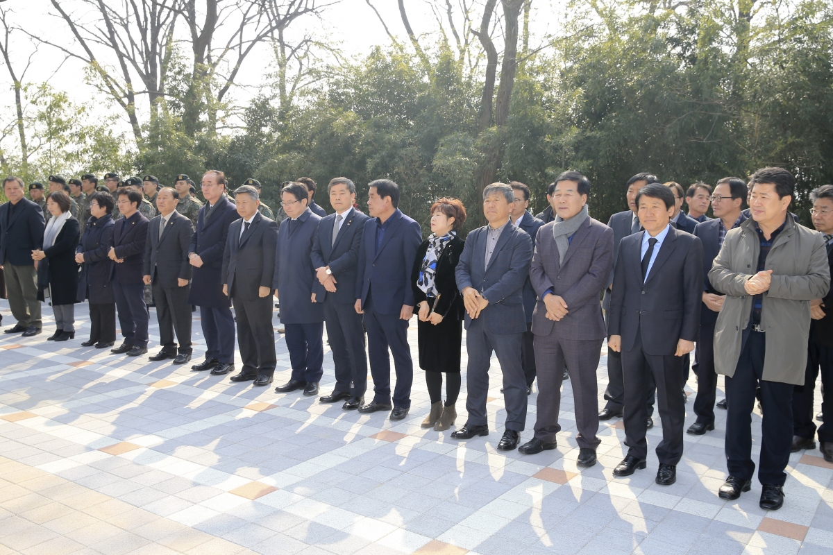 20190301-057[AP7U3133-3.1절 기념 선산 독립유공자비 13위 추념.jpg