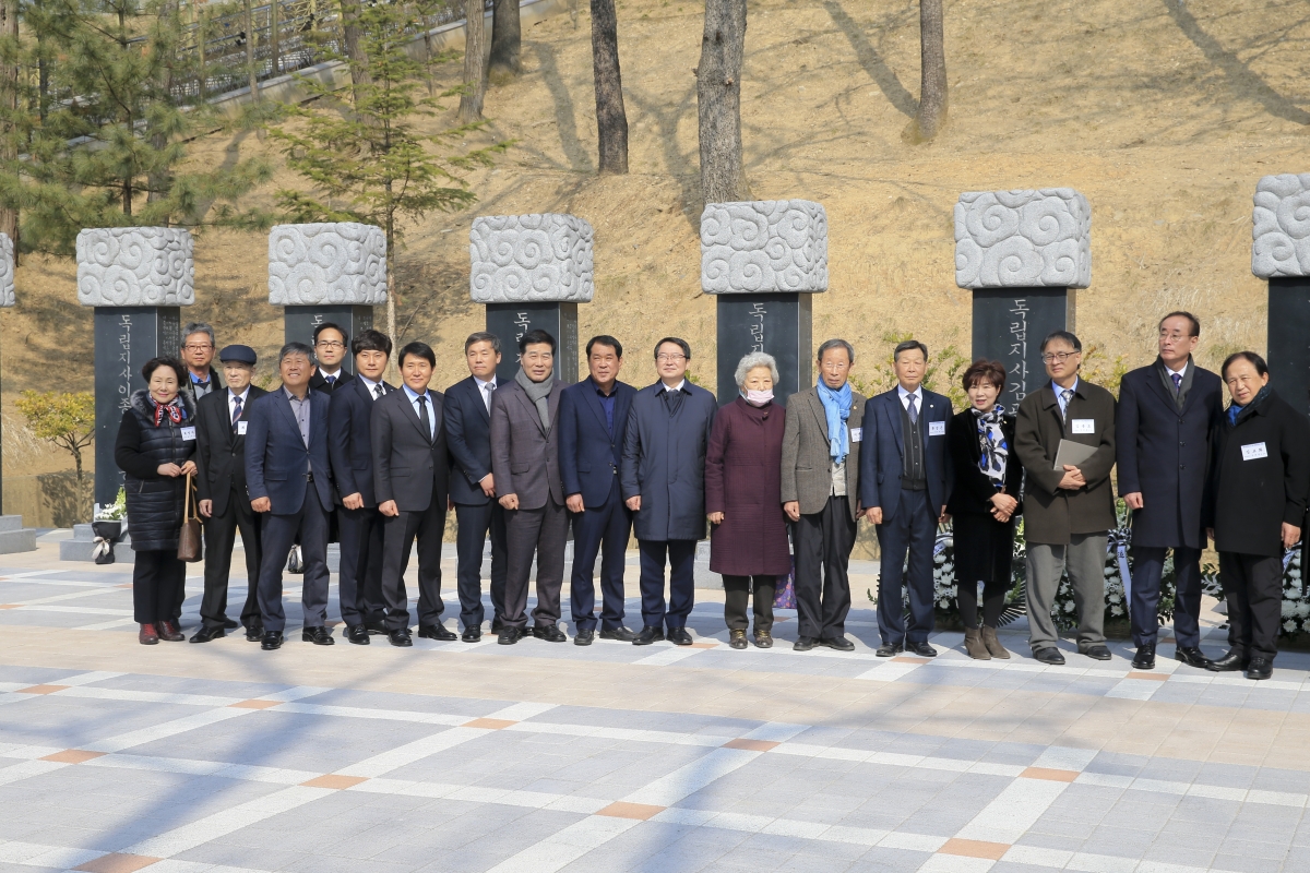 20190301-065[AP7U3154-3.1절 기념 선산 독립유공자비 13위 추념.jpg
