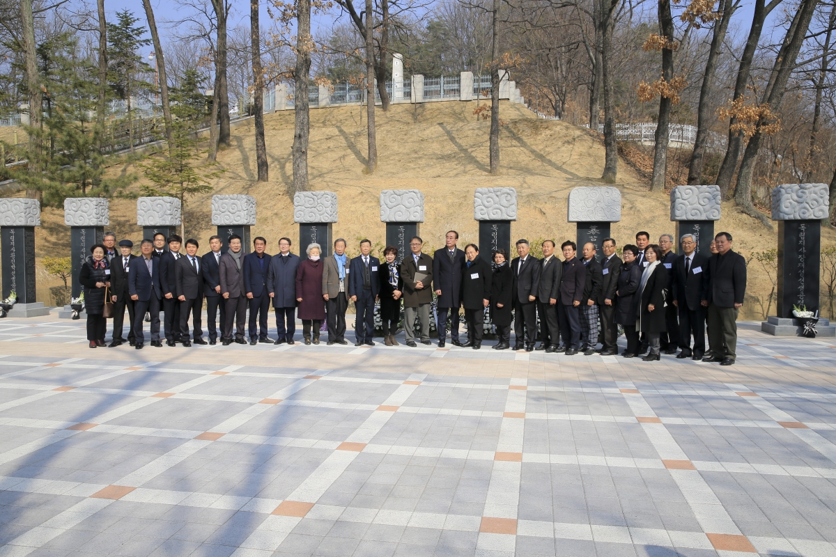 20190301-066[AP7U3155-3.1절 기념 선산 독립유공자비 13위 추념.jpg