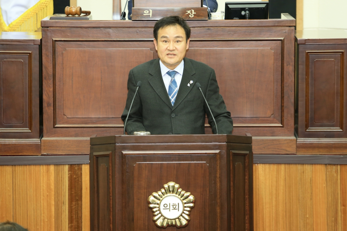 20190307-021[AP7U3304-제229회 임시회 제1차 본회의시 김재우 의원 구미시 보조사업에 대한 행정사무감사 발의의 건 제안설명.jpg