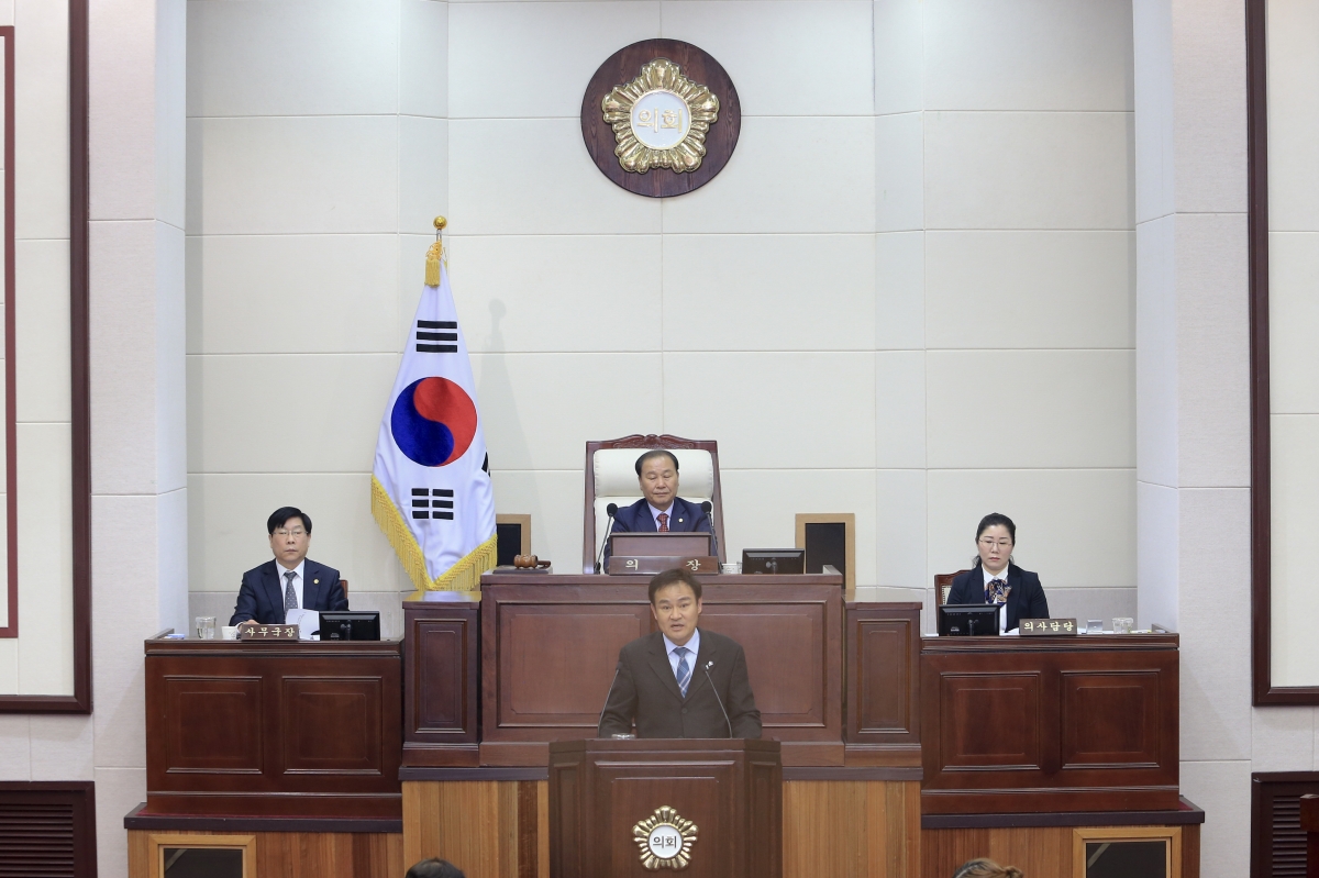 20190307-023[AP7U3310-제229회 임시회 제1차 본회의시 김재우 의원 구미시 보조사업에 대한 행정사무감사 발의의 건 제안설명.jpg