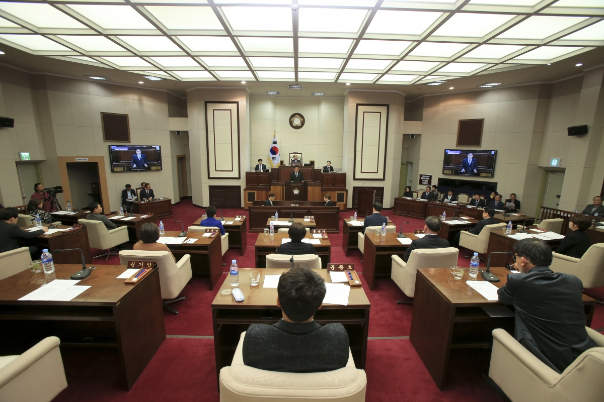 20190307-025[AP7U3313-제229회 임시회 제1차 본회의시 김재우 의원 구미시 보조사업에 대한 행정사무감사 발의의 건 제안설명.jpg