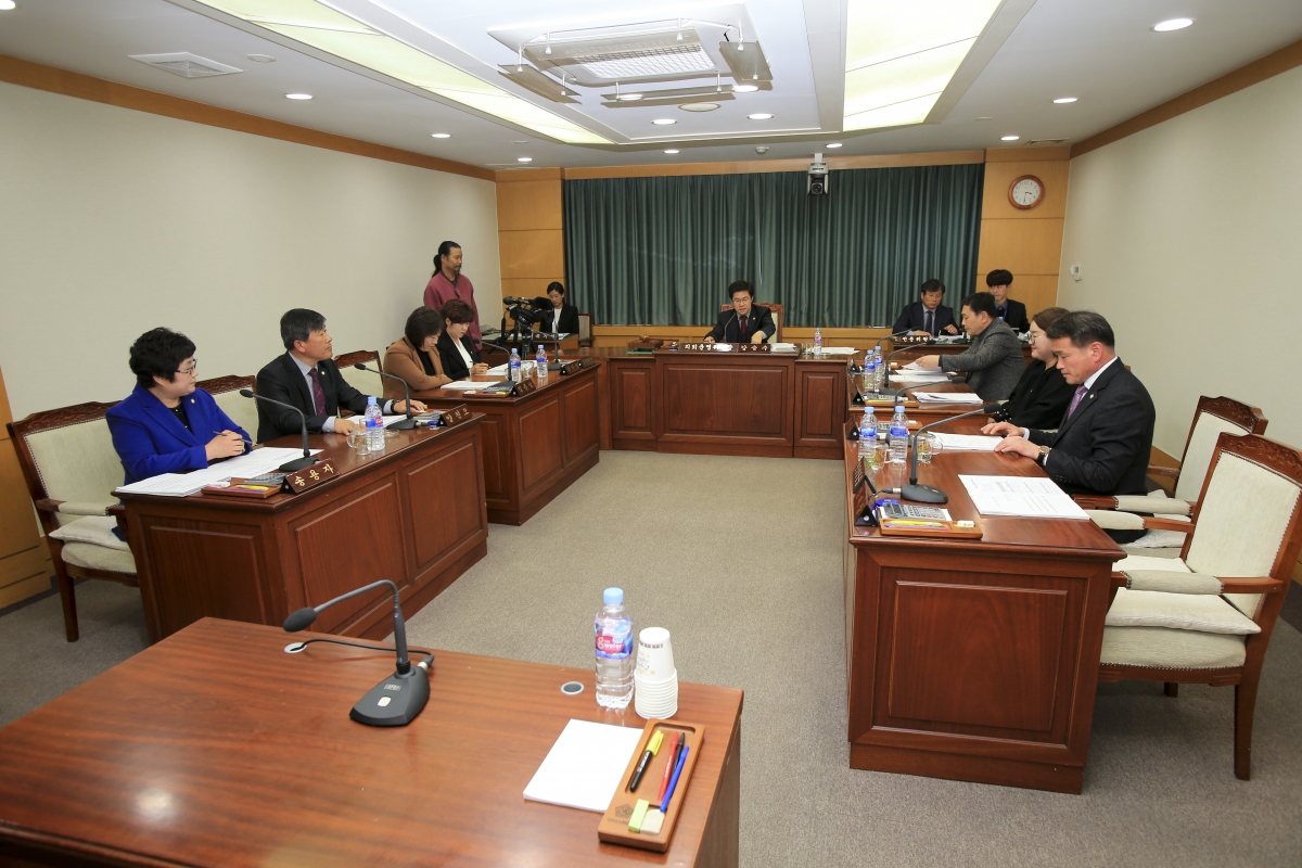20190307-065[AP7U3383-제229회 임시회 의회운영위원회 조례안 심사활동.jpg